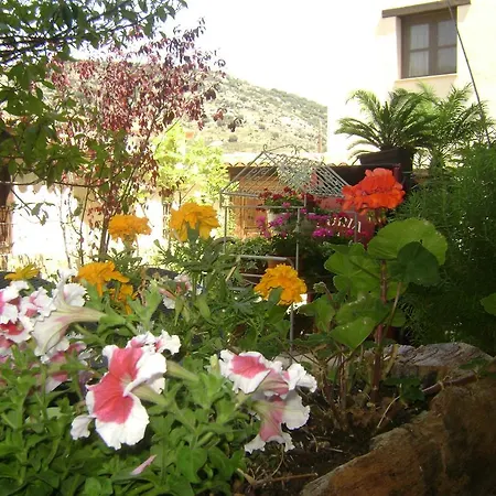 Apartamentos Rurales La Muralla II Country house